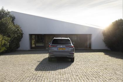 Αποκαλυπτήρια για το νέο Mitsubishi Outlander PHEV